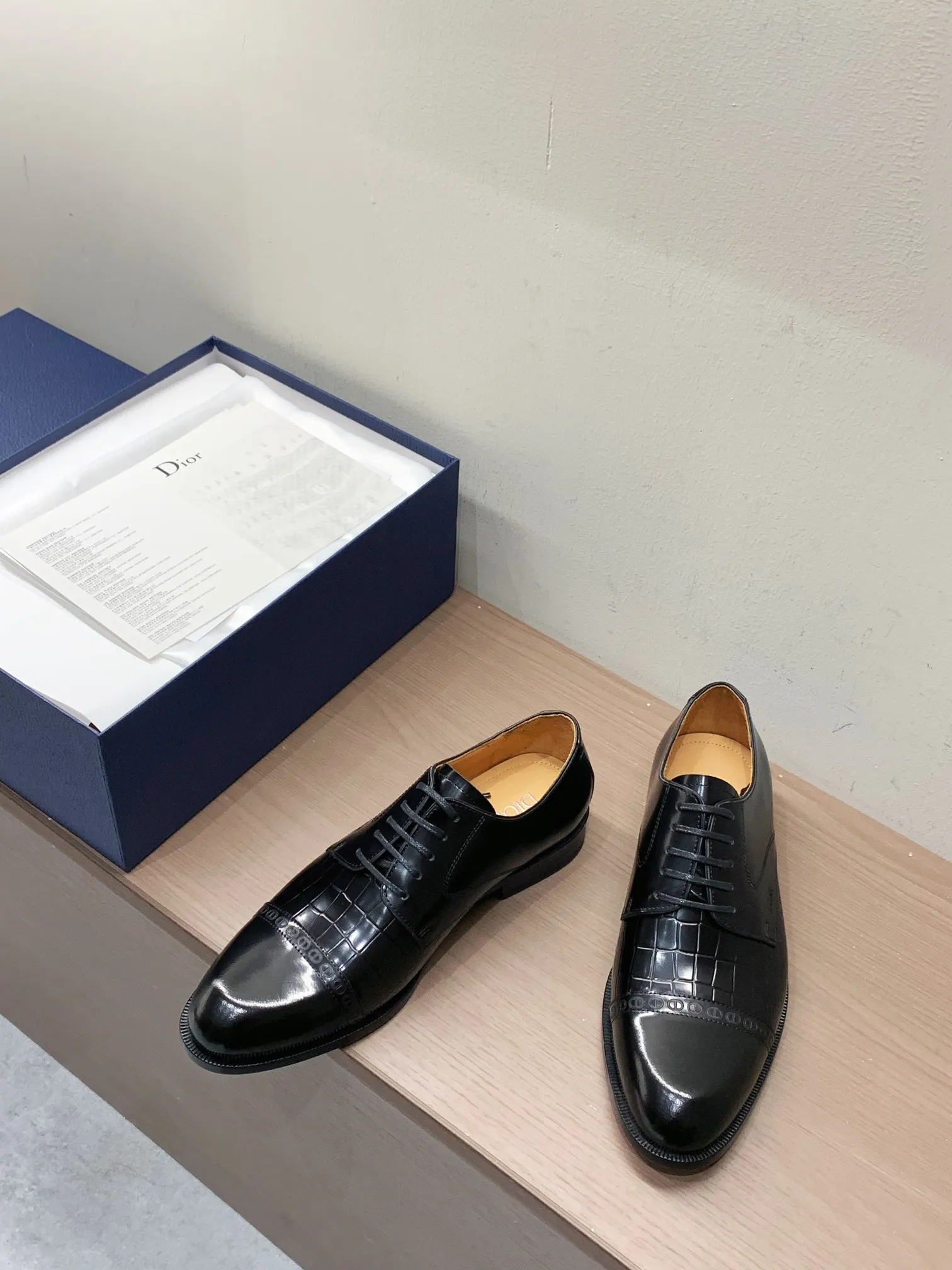 [Dior] Top P: 960💰 Standard code 39-44 (38.45.46 custom-made, non-returnable and non-exchangeable) Dior Dior's latest high-end men's boutique casual leather shoes, imported cowhide upper, water-dyed cowhide lining, imported leather outsole, perfect details are impeccable.